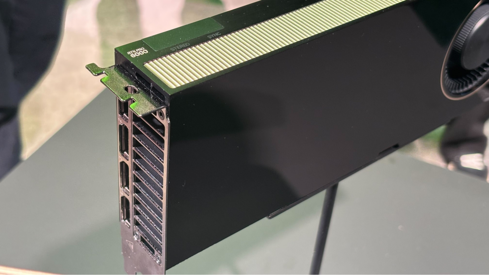 NVIDIA RTX 6000 Blackwell Server Edition: тесты, сравнение с Workstation и RTX 5090, особенности охлаждения
